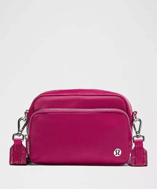 Lululemon | Everywhere Crossbody Bag 2L L Monogram Metallic - Berry Rumble